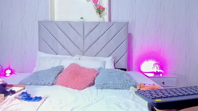 Victoria Guzman online show from 11/04/25, 04:17