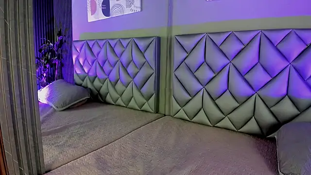 Snapshot of Kitty_Dollyy chatting on 09/20/25, 08:32 Kitty Dollyy online show from 09/20/25, 08:32