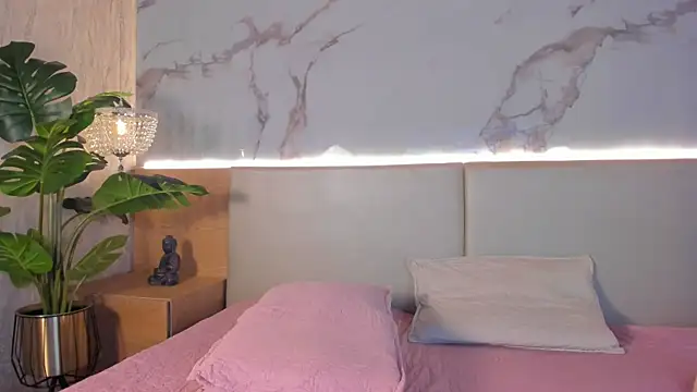 Snapshot of Celeste-Evanns chatting on 11/19/25, 08:09 Celeste-Evanns online show from 11/19/25, 08:09