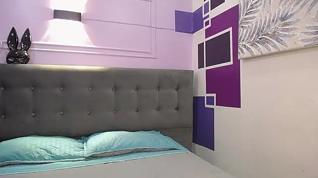 Snapshot of tiiny_emilly chatting on 09/26/25, 08:13 tiiny emilly online show from 09/26/25, 08:13