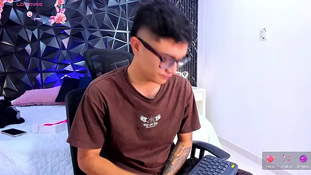 Snapshot of StephanAndSamantha chatting on 09/26/25, 08:57 StephanAndSamantha online show from 09/26/25, 08:57