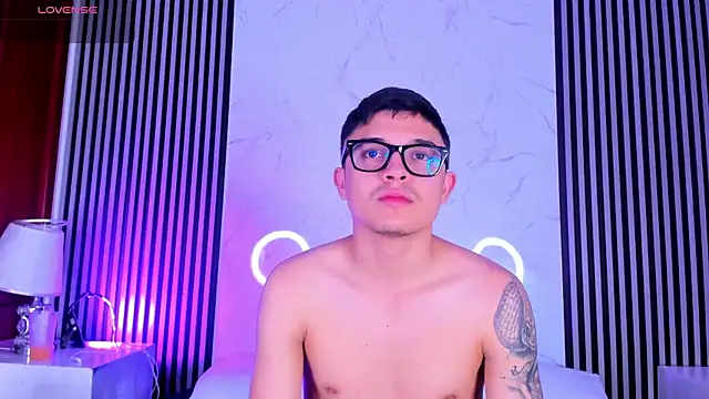 Snapshot of StephanAndSamantha chatting on 10/15/25, 09:48 StephanAndSamantha online show from 10/15/25, 09:48