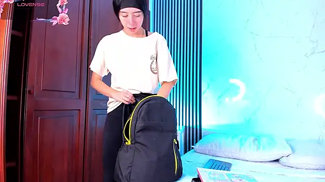 Snapshot of StephanAndSamantha chatting on 10/22/25, 09:58 StephanAndSamantha online show from 10/22/25, 09:58