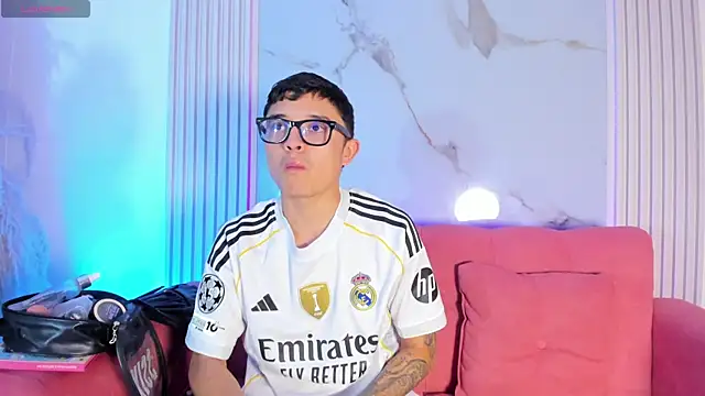 Snapshot of StephanAndSamantha chatting on 10/26/25, 10:15 StephanAndSamantha online show from 10/26/25, 10:15