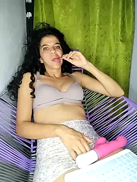 Snapshot of lucerocutte chatting on 11/12/25, 06:47 lucerocutte online show from 11/12/25, 06:47