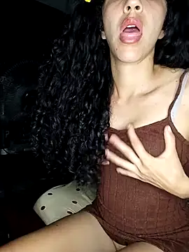 Snapshot of lucerocutte chatting on 11/15/25, 03:04 lucerocutte online show from 11/15/25, 03:04