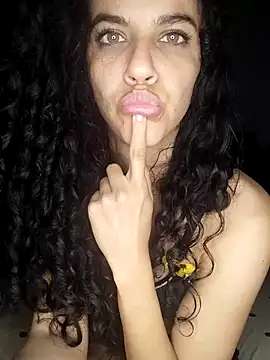 Snapshot of lucerocutte chatting on 11/29/25, 04:04 lucerocutte online show from 11/29/25, 04:04