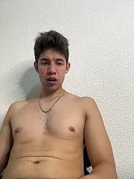 Maxtaylor18 online show from 10/15/25, 03:06