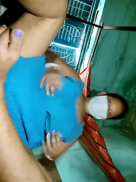 Snapshot of pujaroy363534 chatting on 09/18/25, 04:58 pujaroy363534 online show from 09/18/25, 04:58