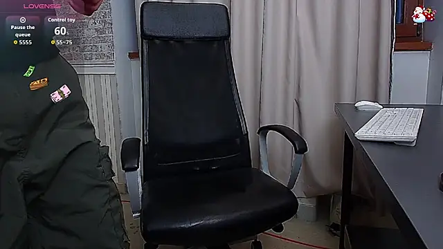 Snapshot of JonahShaw chatting on 01/18/26, 05:33 JonahShaw online show from 01/18/26, 05:33