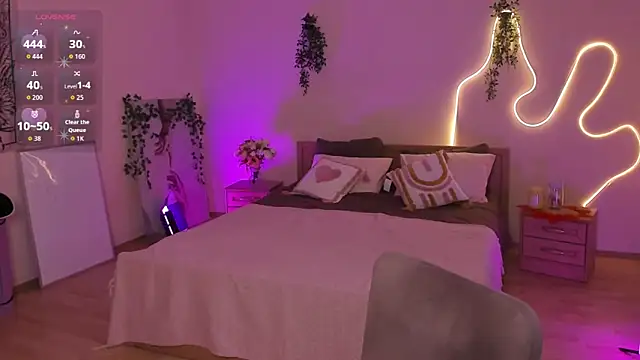 Lisa Blossom online show from 07/07/26, 06:47