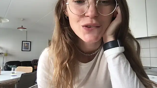 Snapshot of Scorpion_Peach chatting on 09/18/25, 09:22 Scorpion Peach online show from 09/18/25, 09:22