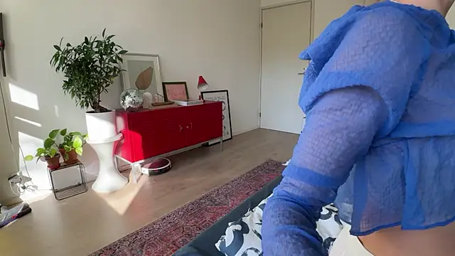 Snapshot of Scorpion_Peach chatting on 10/10/25, 10:47 Scorpion Peach online show from 10/10/25, 10:47