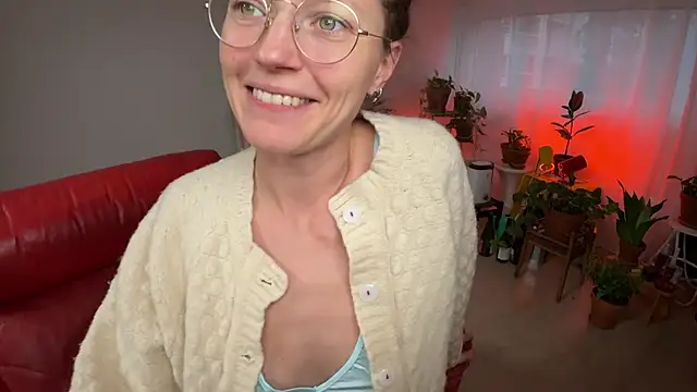 Snapshot of Scorpion_Peach chatting on 10/22/25, 02:28 Scorpion Peach online show from 10/22/25, 02:28