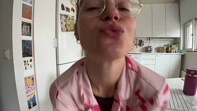 Snapshot of Scorpion_Peach chatting on 11/07/25, 10:15 Scorpion Peach online show from 11/07/25, 10:15