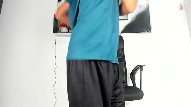 Snapshot of tyler_twink_boy chatting on 10/01/25, 01:50 tyler twink boy online show from 10/01/25, 01:50