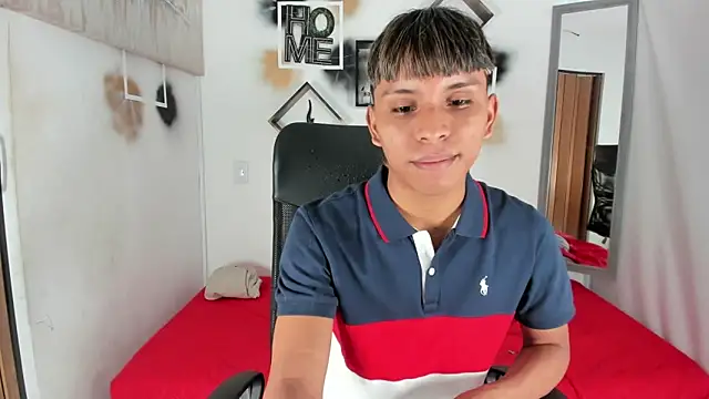 Snapshot of tyler_twink_boy chatting on 10/12/25, 12:48 tyler twink boy online show from 10/12/25, 12:48