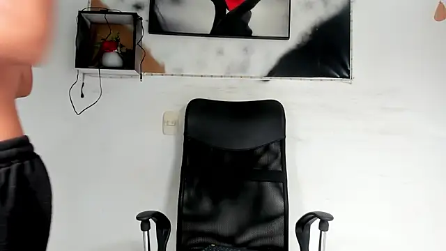 Snapshot of tyler_twink_boy chatting on 11/26/25, 12:17 tyler twink boy online show from 11/26/25, 12:17