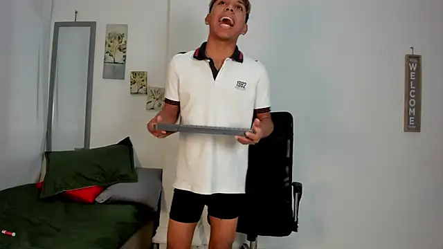 tyler twink boy online show from 05/17/26, 01:07