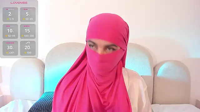 Snapshot of najwa__ chatting on 09/17/25, 05:42 najwa   online show from 09/17/25, 05:42