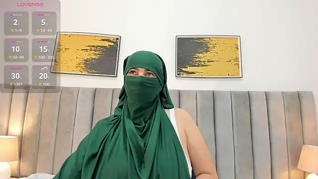 Snapshot of najwa__ chatting on 10/21/25, 03:51 najwa   online show from 10/21/25, 03:51