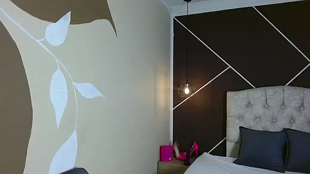 ScarletHott  online show from 09/19/25, 11:55