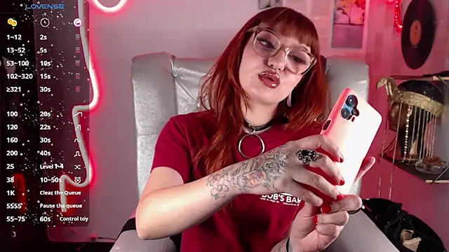 Snapshot of FabulousVenus chatting on 09/14/25, 04:06 FabulousVenus online show from 09/14/25, 04:06