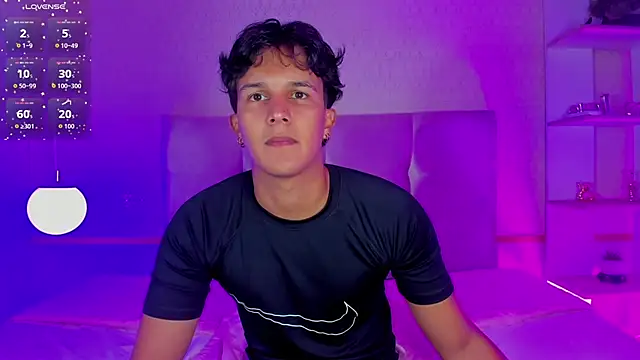 Leo Savage  online show from 09/25/25, 04:27