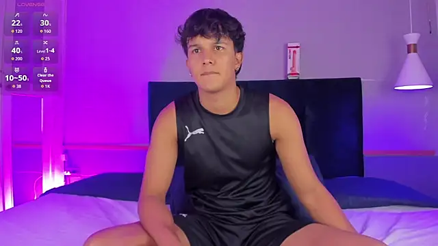 Leo Savage  online show from 10/03/25, 04:09