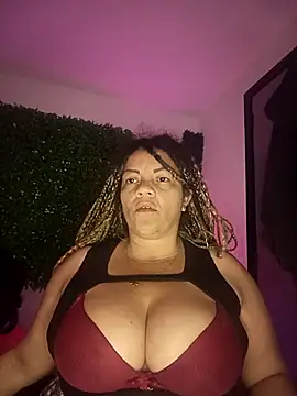 Snapshot of Eva_Luxei chatting on 10/05/25, 11:35 Eva Luxei online show from 10/05/25, 11:35