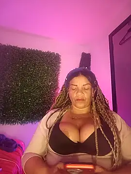 Snapshot of Eva_Luxei chatting on 10/23/25, 12:37 Eva Luxei online show from 10/23/25, 12:37