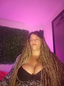 Snapshot of Eva_Luxei chatting on 10/25/25, 06:43 Eva Luxei online show from 10/25/25, 06:43