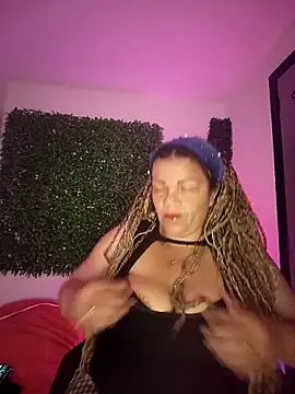 Snapshot of Eva_Luxei chatting on 10/27/25, 12:20 Eva Luxei online show from 10/27/25, 12:20