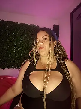 Snapshot of Eva_Luxei chatting on 10/28/25, 12:09 Eva Luxei online show from 10/28/25, 12:09