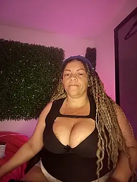 Snapshot of Eva_Luxei chatting on 10/29/25, 04:59 Eva Luxei online show from 10/29/25, 04:59