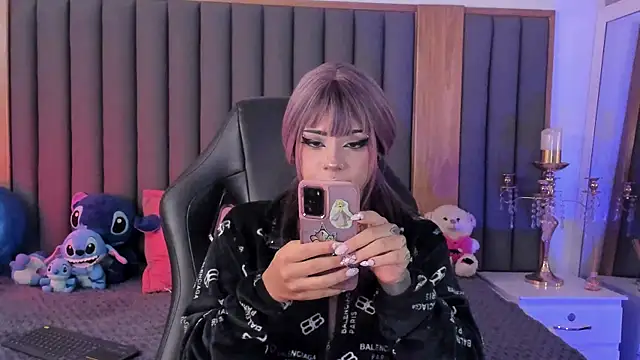 Snapshot of misstomie_ chatting on 11/07/25, 05:29 misstomie online show from 11/07/25, 05:29