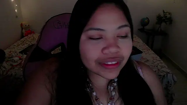 Snapshot of Juicy_elenxx chatting on 09/19/25, 03:41 Juicy elenxx online show from 09/19/25, 03:41