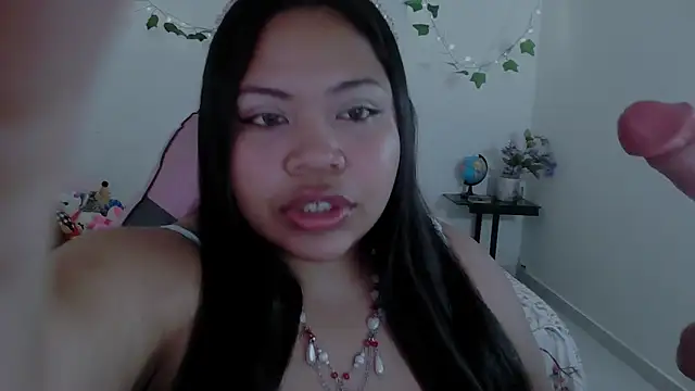 Snapshot of Juicy_elenxx chatting on 10/20/25, 05:24 Juicy elenxx online show from 10/20/25, 05:24