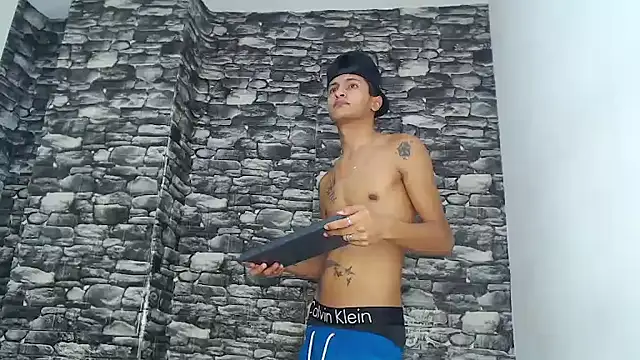 gustavo saaled19  online show from 10/17/25, 09:50