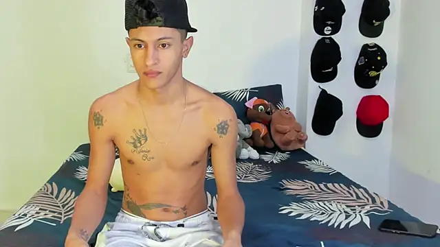 gustavo saaled19  online show from 10/31/25, 05:58