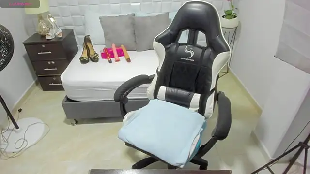 Snapshot of yulitza1025 chatting on 11/06/25, 11:11 yulitza1025 online show from 11/06/25, 11:11