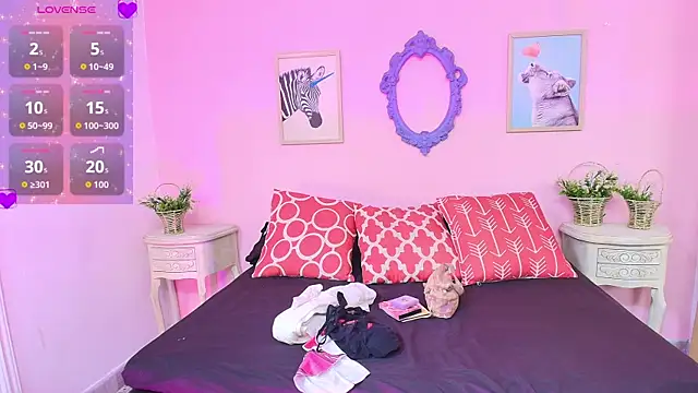 Nahomi Rivera online show from 09/25/25, 01:04