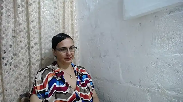Snapshot of gabbyparker_ chatting on 10/31/25, 09:43 gabbyparker online show from 10/31/25, 09:43