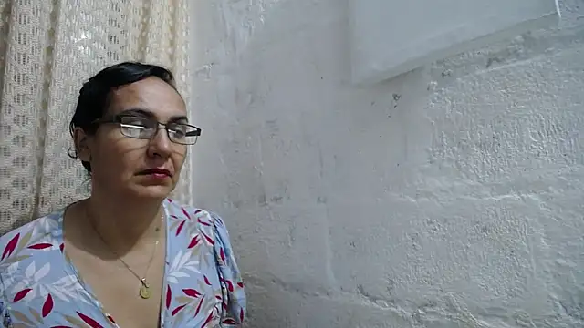 Snapshot of gabbyparker_ chatting on 11/01/25, 10:06 gabbyparker online show from 11/01/25, 10:06