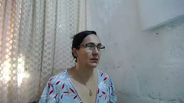 Snapshot of gabbyparker_ chatting on 11/10/25, 07:24 gabbyparker online show from 11/10/25, 07:24