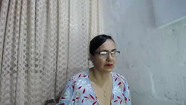 Snapshot of gabbyparker_ chatting on 11/11/25, 09:53 gabbyparker online show from 11/11/25, 09:53