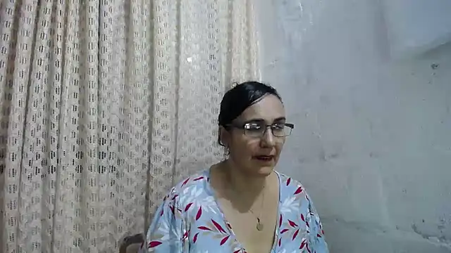 Snapshot of gabbyparker_ chatting on 11/11/25, 11:38 gabbyparker online show from 11/11/25, 11:38