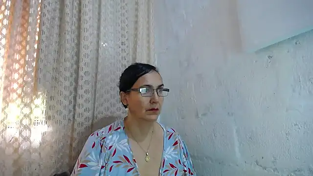 Snapshot of gabbyparker_ chatting on 11/12/25, 03:34 gabbyparker online show from 11/12/25, 03:34