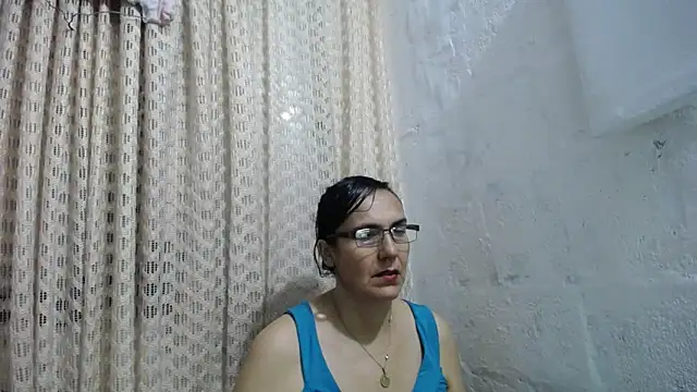 Snapshot of gabbyparker_ chatting on 11/15/25, 10:01 gabbyparker online show from 11/15/25, 10:01