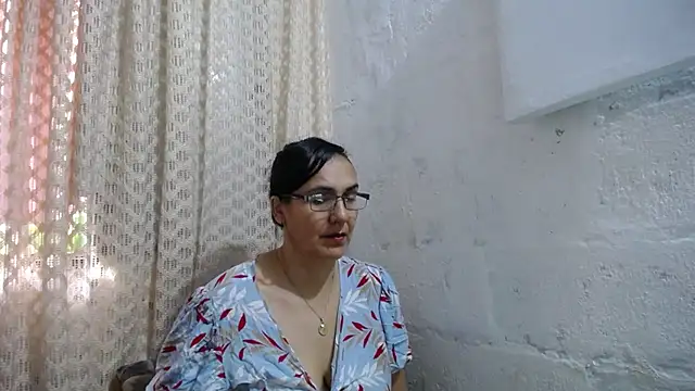 Snapshot of gabbyparker_ chatting on 11/18/25, 11:36 gabbyparker online show from 11/18/25, 11:36